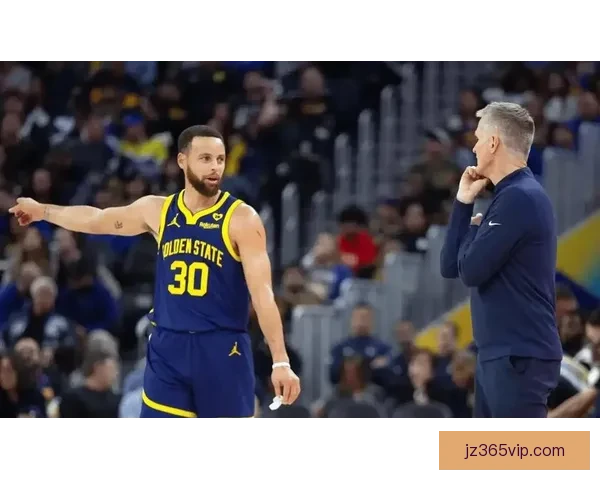 库里手臂被球迷拉拽科尔直言勇士争六七名已无可能